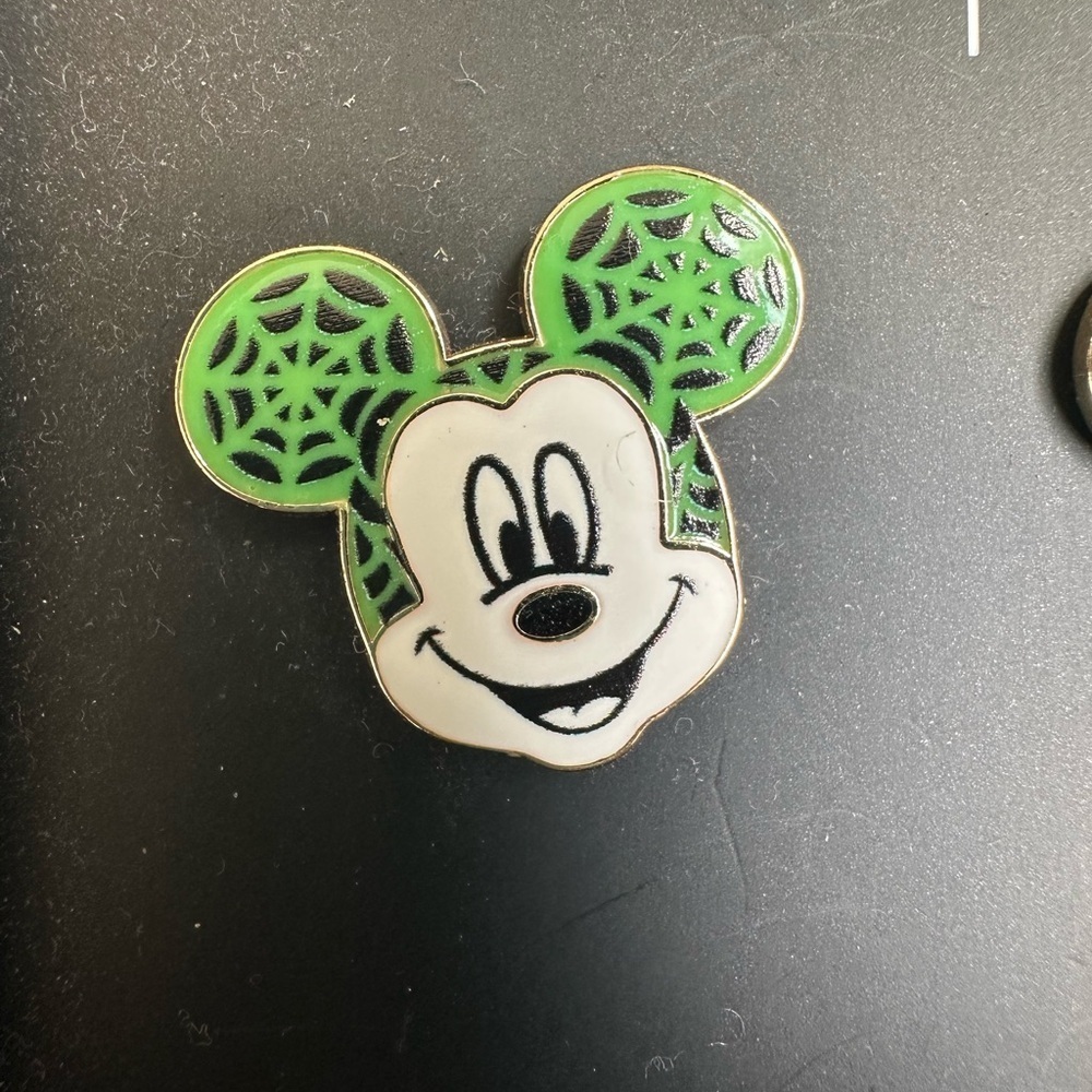 Disney x Baublebar Mickey
Mouse Spiderweb
Halloween earrings - Picture 2 of 2